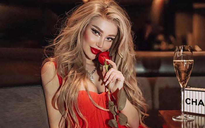 A sugar baby holds a rose.